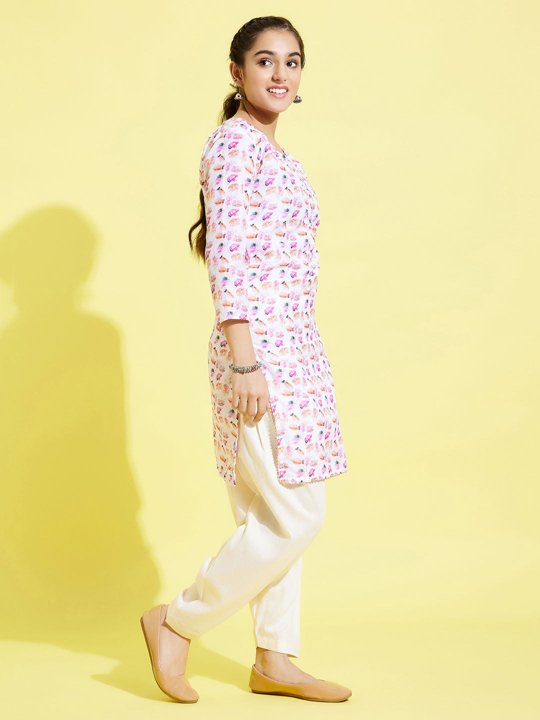 Off White Printed Pure Cotton Kurti With Cotton Leggings - Photo Shoot, HD  Png Download , Transparent Png Image - PNGitem